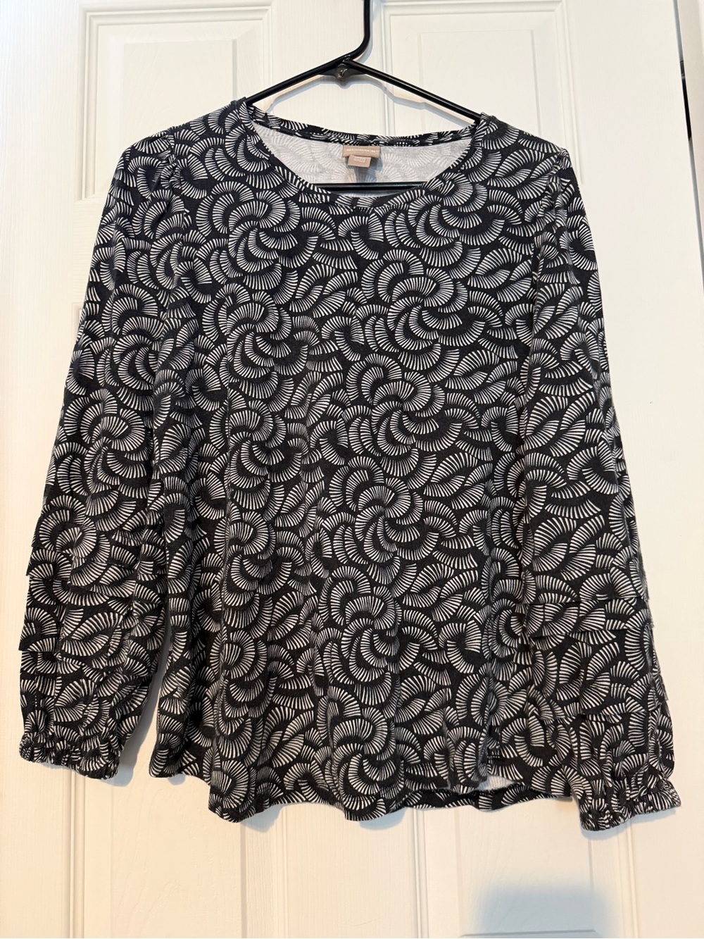 Women’s Black & White Printed Long-Sleeve Top